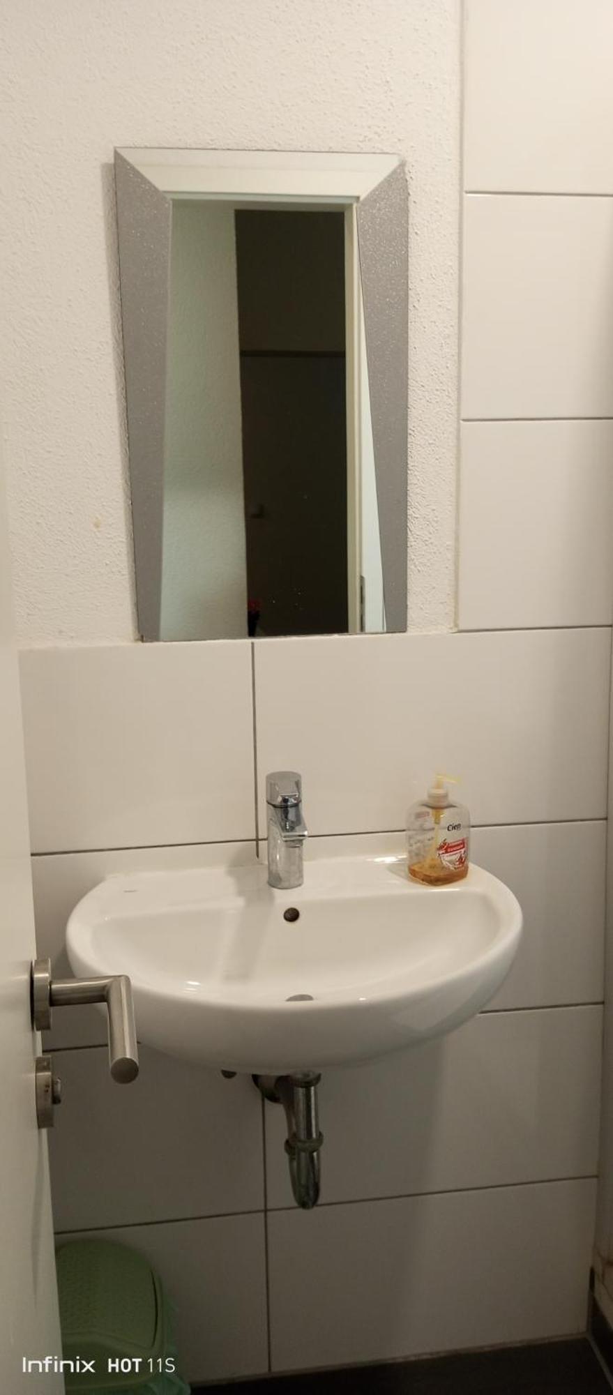 Gemuetliches Lisa Zimmer Mit Gemeinschaftskueche Heilbronn Zentrum Luaran gambar