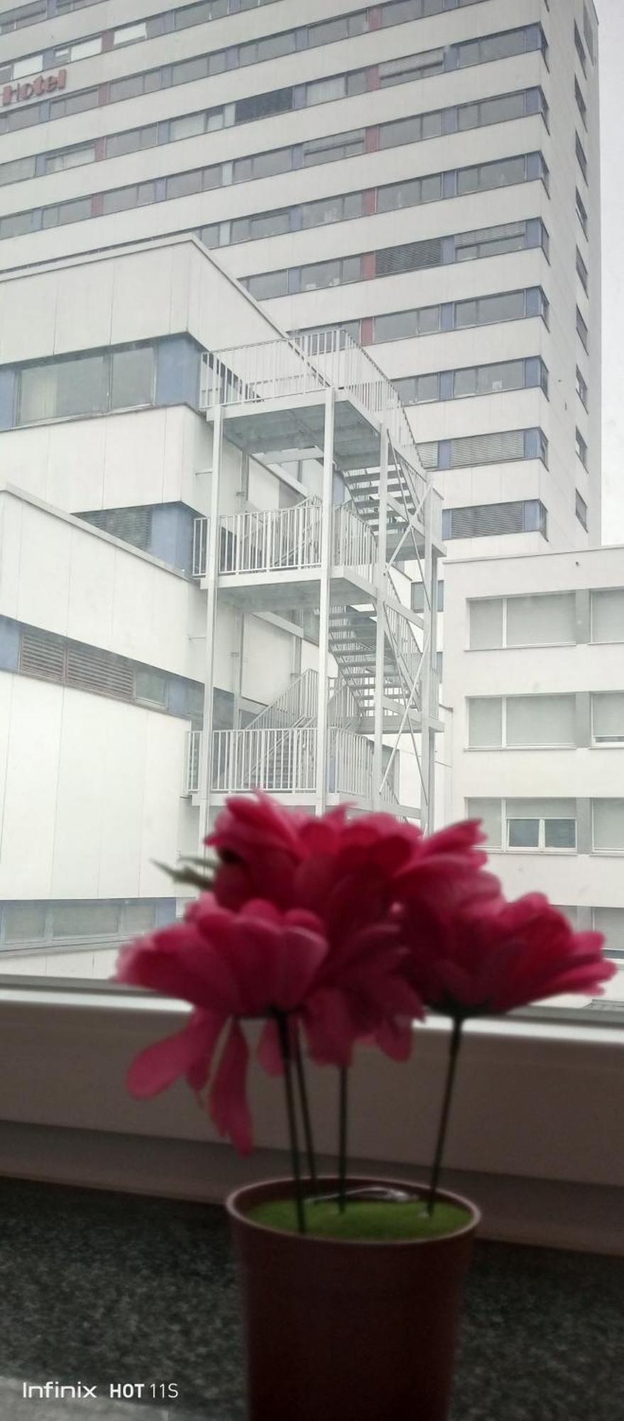 Gemuetliches Lisa Zimmer Mit Gemeinschaftskueche Heilbronn Zentrum Luaran gambar